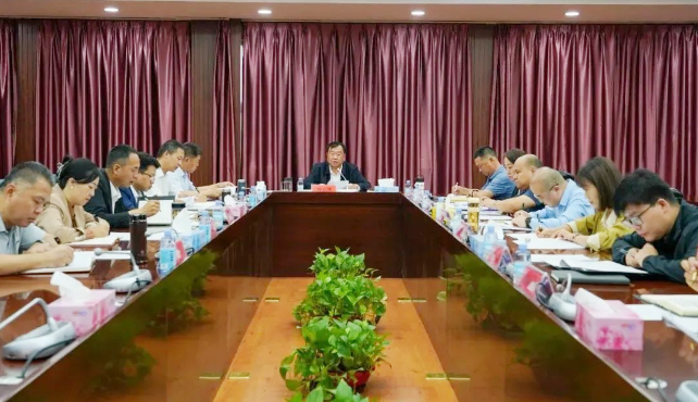 乌尔禾区委理论学习中心组深入学习习近平总书记在听取新疆维吾尔自治区党委和政府、新疆生产建设兵团工作汇报时的重要讲话精神